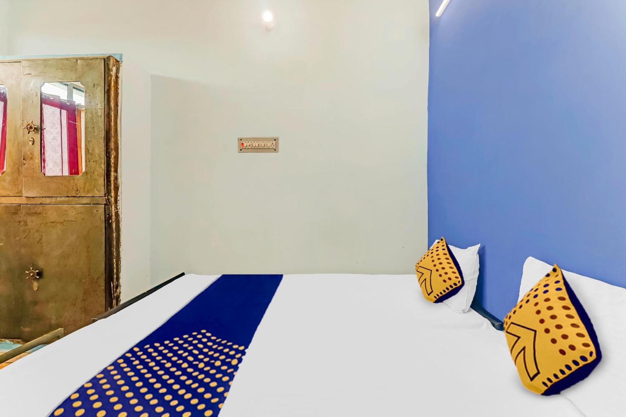 Spot On 81122 Saket Honest Hotel Ayodhya Exterior photo